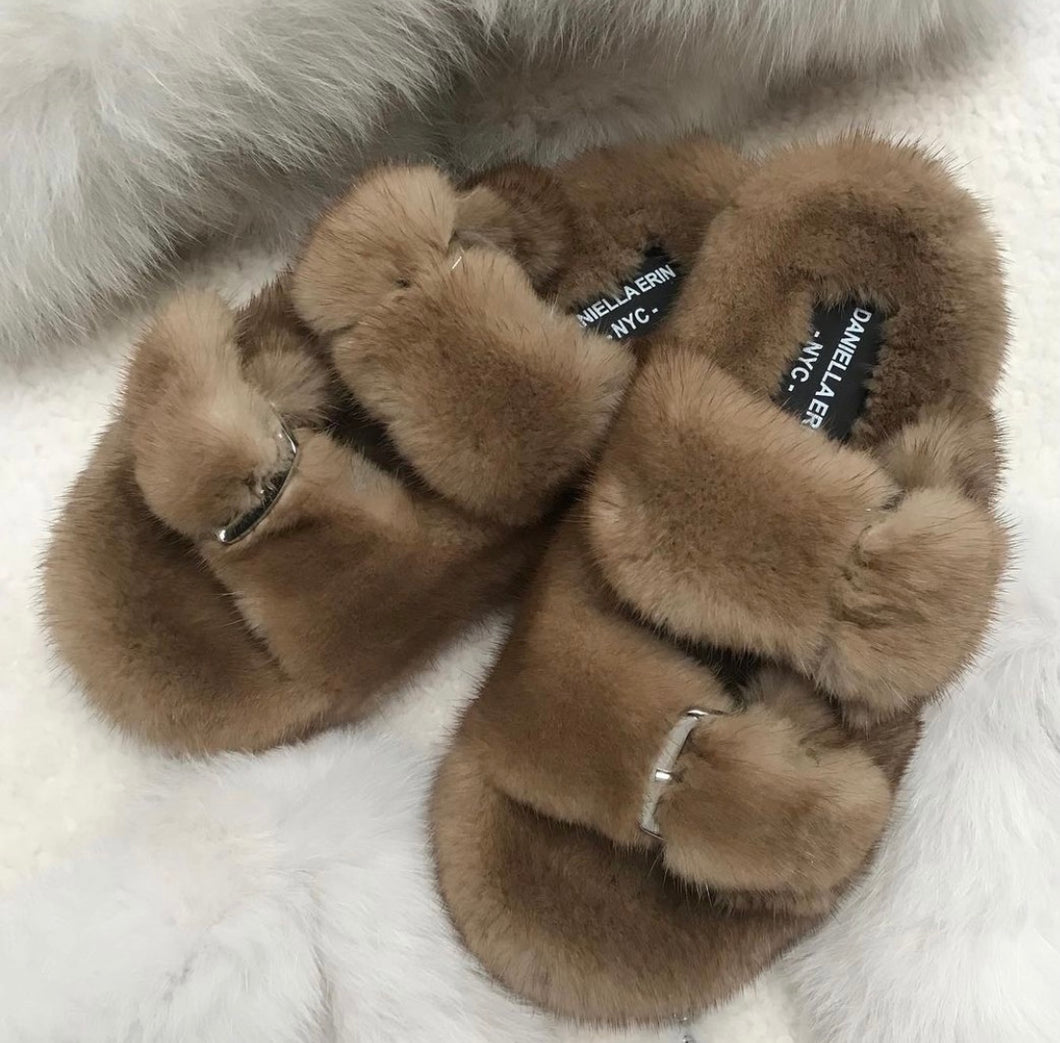 Slippers with mink fur white